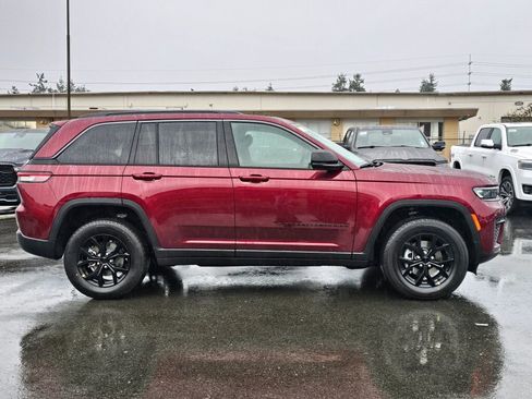 New 2026 Jeep Grand Cherokee Altitude image 9