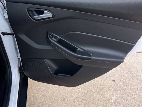 Used 2018 Ford Focus SE FWD image 9