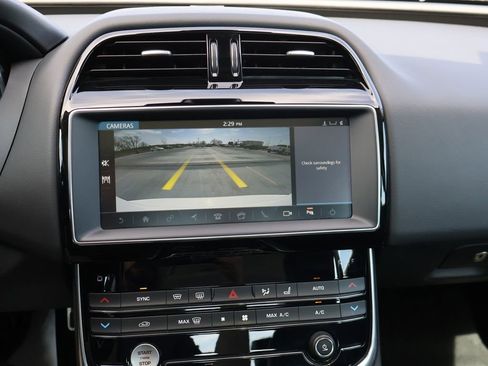 Used 2019 Jaguar XE Premium image 24