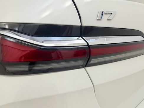 Used 2023 BMW i7 xDrive60 AWD/4WD image 27