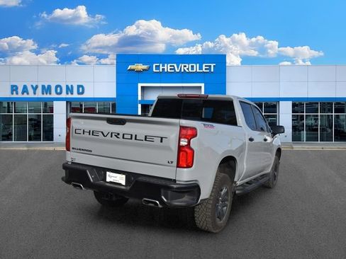 Used 2024 Chevrolet Silverado 1500 LT Trail Boss w/ Convenience Package II AWD/4WD image 3