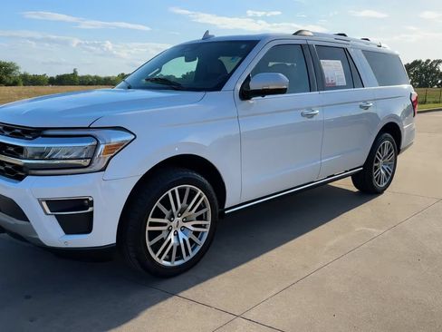 Used 2024 Ford Expedition Max Limited AWD/4WD image 5