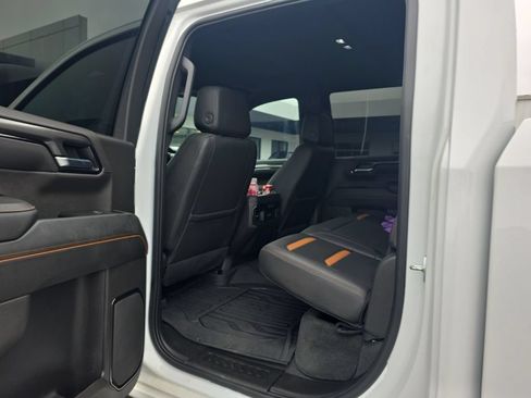 Used 2023 GMC Sierra 1500 AT4 w/ AT4 Premium Package AWD/4WD image 11