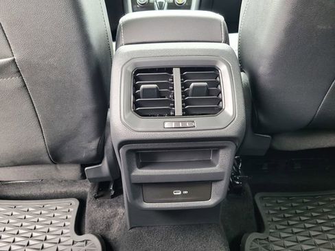 Used 2022 Volkswagen Taos SEL image 15