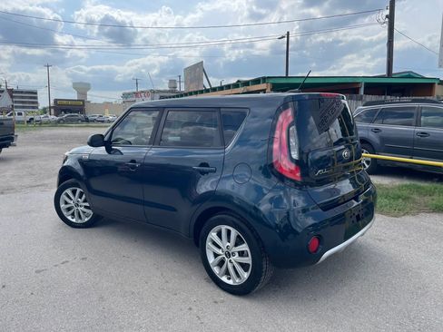 Used 2018 Kia Soul + image 4