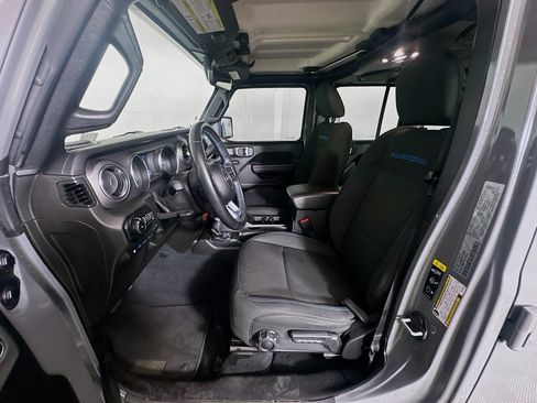 Used 2022 Jeep Wrangler Unlimited Rubicon 4xe AWD/4WD image 13