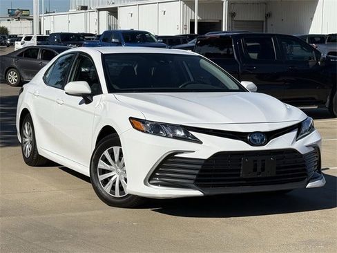 Used 2024 Toyota Camry LE image 2