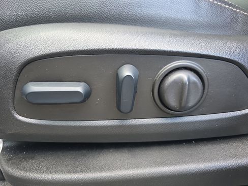 Used 2024 GMC Terrain SLT image 15