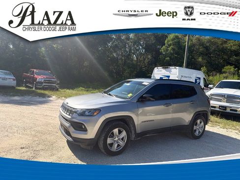 Used 2022 Jeep Compass Latitude w/ Convenience Group FWD image 1