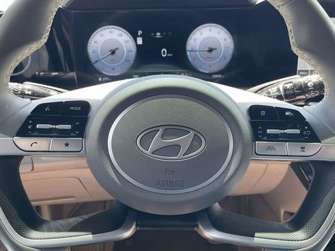 Used 2025 Hyundai Elantra SEL FWD image 23