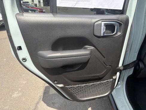 Used 2024 Jeep Wrangler Unlimited AWD/4WD image 13