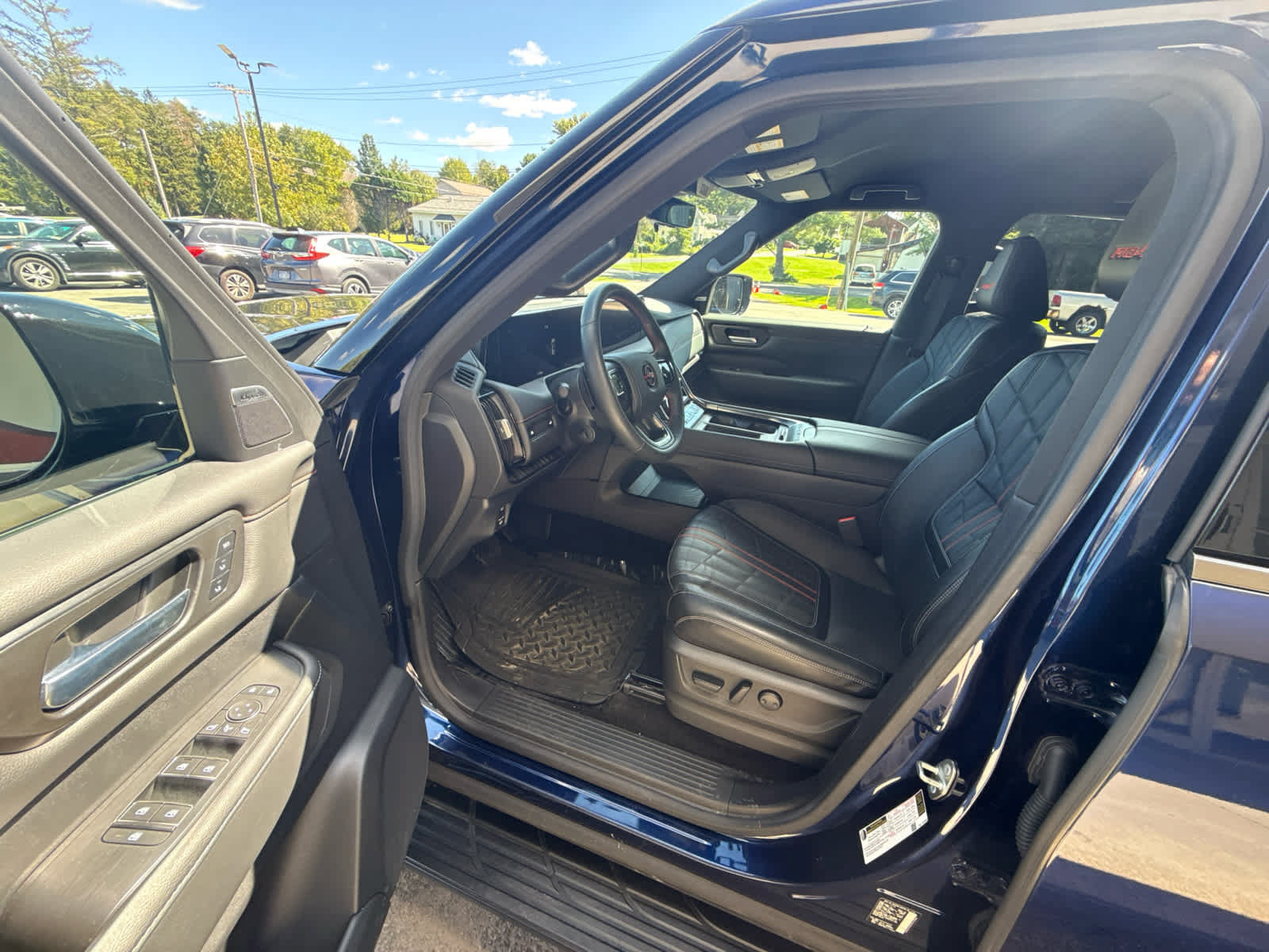 Certified 2025 Nissan Armada PRO-4X AWD/4WD image 8