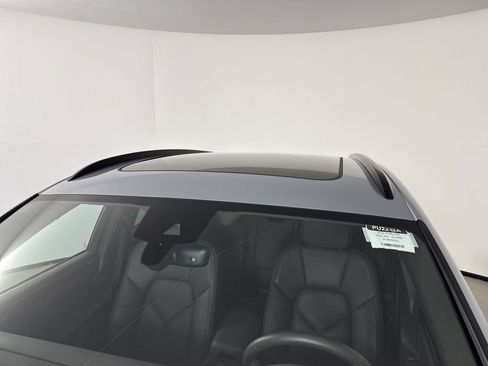 Certified 2024 Porsche Macan AWD/4WD image 17