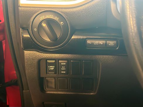 Used 2021 Nissan Titan SV w/ SV Convenience Package image 17