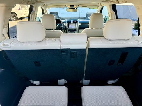 Used 2020 Lexus GX 460 Premium image 23