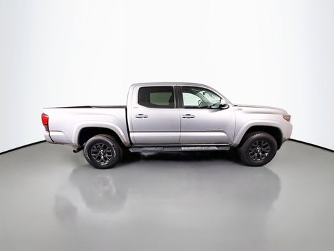 Used 2020 Toyota Tacoma SR5 w/ SR5 Appearance Package (SM) RWD image 11
