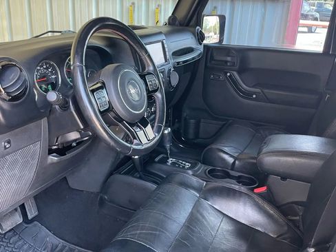 Used 2012 Jeep Wrangler Unlimited Sahara image 27