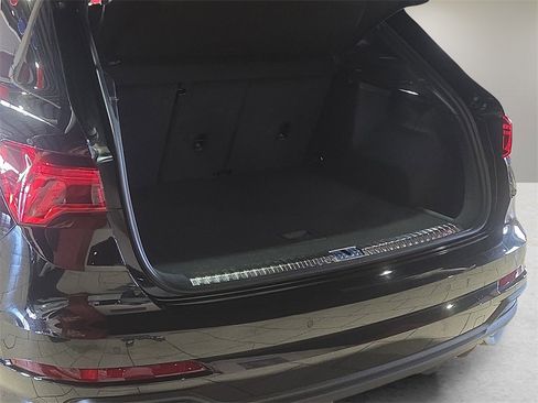 Used 2023 Audi Q3 2.0T Premium w/ Black Optic Sport Package image 13