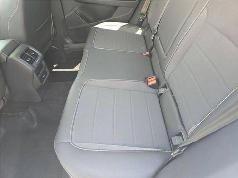 Used 2024 Volkswagen Taos SE FWD image 12
