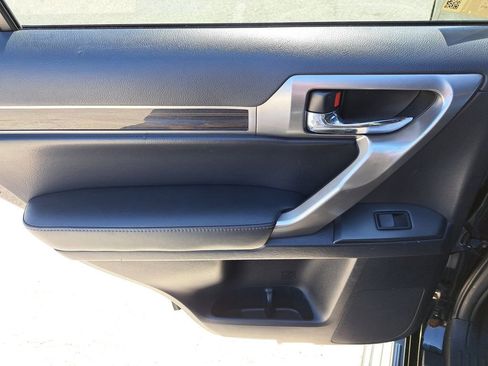 Used 2022 Lexus GX 460 Premium w/ Premium Package image 7