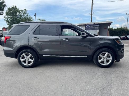 Used 2016 Ford Explorer XLT w/ Equipment Group 202A AWD/4WD image 5
