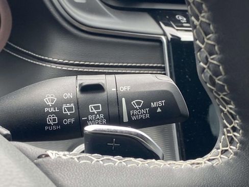 Used 2023 Jeep Grand Cherokee Altitude AWD/4WD image 34