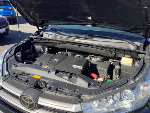 Used 2018 Toyota Highlander LE FWD image 42