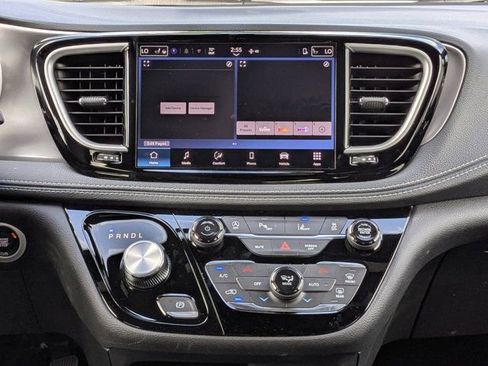 New 2026 Chrysler Pacifica Select FWD image 20