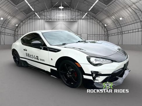 Used 2017 Toyota 86 860 Special Edition RWD image 11