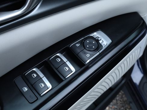 Used 2024 Kia Carnival LX image 25