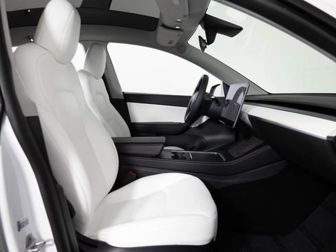 Used 2021 Tesla Model Y Long Range AWD/4WD image 26