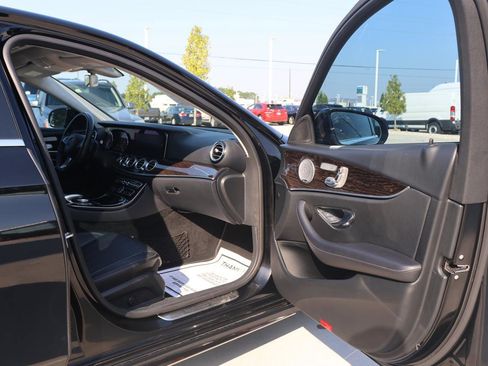 Used 2018 Mercedes-Benz E 300 image 19