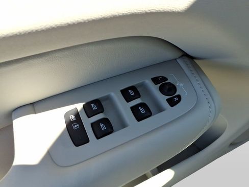 New 2026 Volvo XC60 B5 Ultra w/ Protection Package Premier image 11