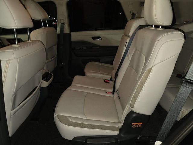 Certified 2025 Nissan Pathfinder SL FWD image 9