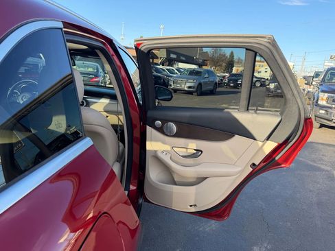 Used 2018 Mercedes-Benz GLC 300 4MATIC image 38