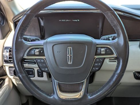 Used 2018 Lincoln Navigator Reserve w/ Technology Package image 39