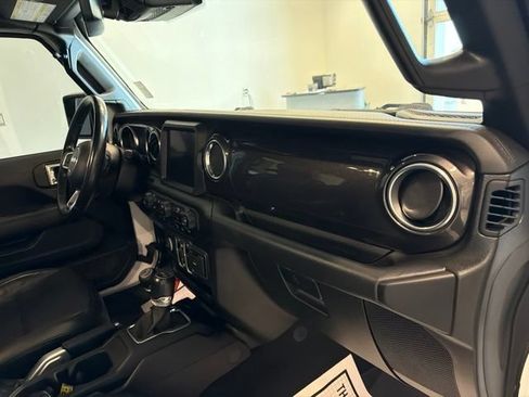 Used 2021 Jeep Wrangler Unlimited Sahara AWD/4WD image 39