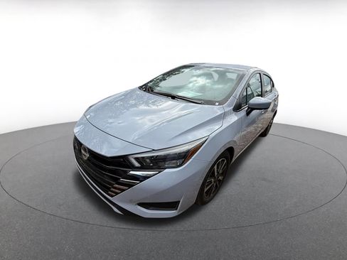 Used 2025 Nissan Versa SV image 4