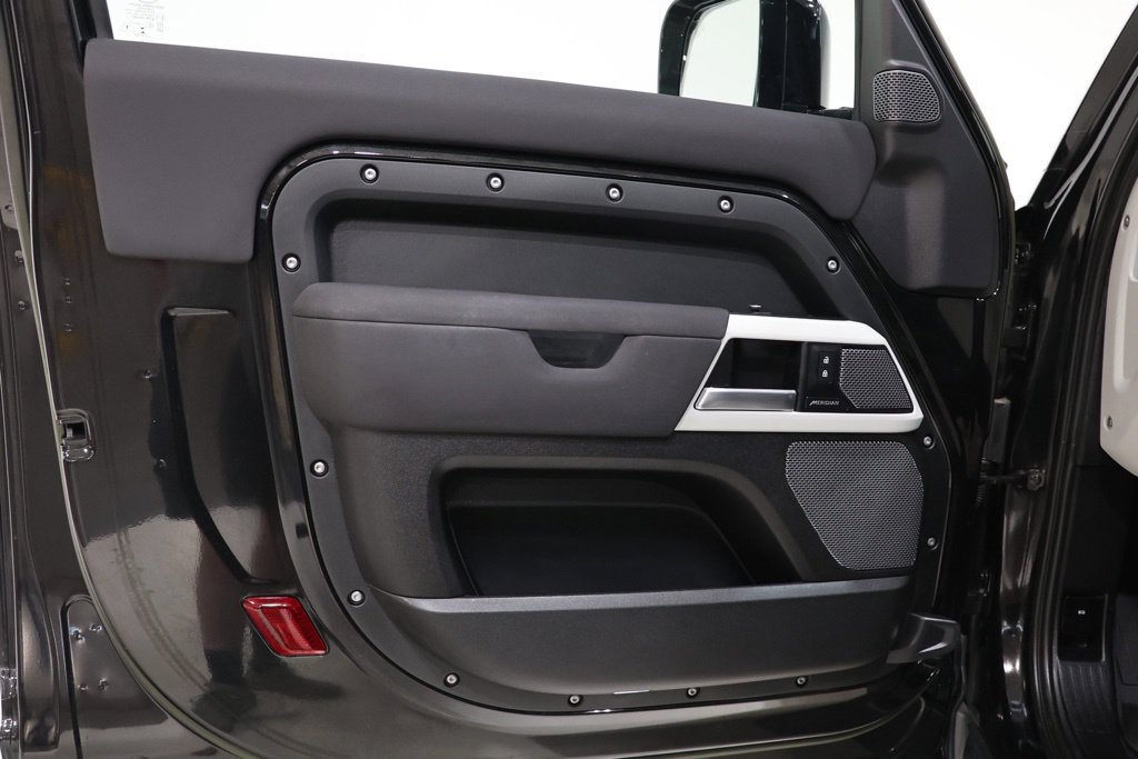 Used 2023 Land Rover Defender 90 S AWD/4WD image 19