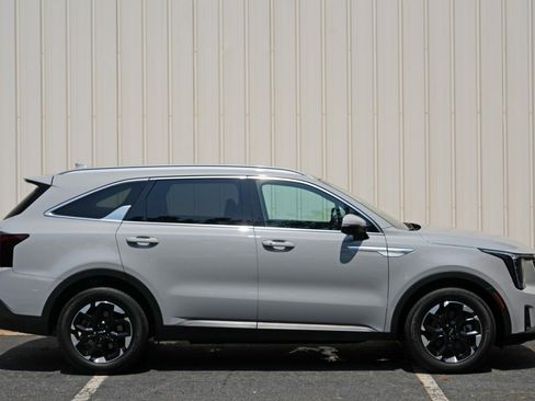 Used 2025 Kia Sorento S w/ Panoramic Sunroof Package FWD image 56