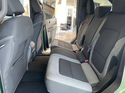 Used 2022 Ford Bronco Big Bend w/ Sasquatch Package image 17