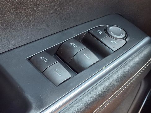 Used 2025 GMC Acadia Elevation image 11