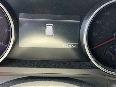 Certified 2024 Kia Carnival LX FWD image 2