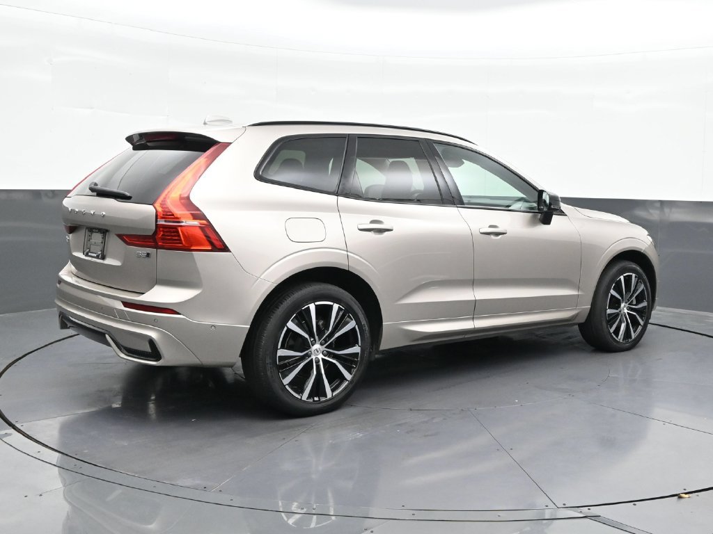Certified 2024 Volvo XC60 B5 Plus AWD/4WD image 5