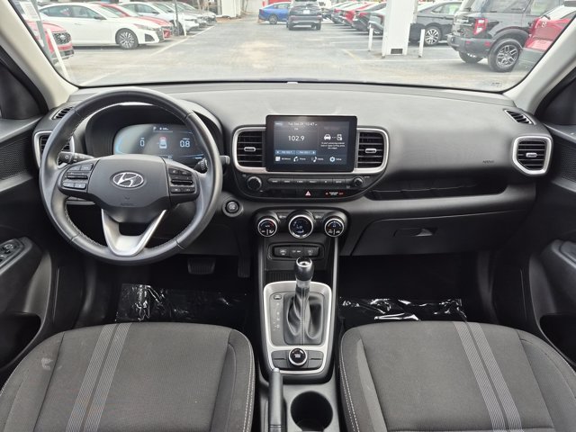 Used 2025 Hyundai Venue SEL FWD image 25