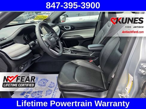 Used 2025 Jeep Compass Limited AWD/4WD image 25