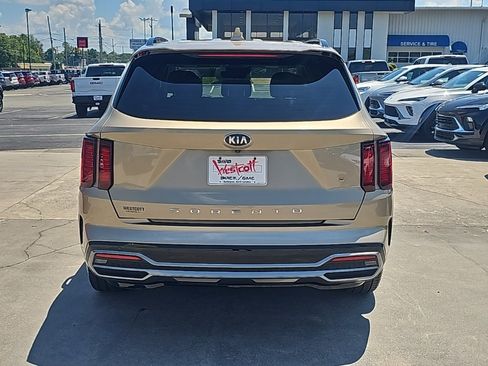 Used 2021 Kia Sorento S image 5