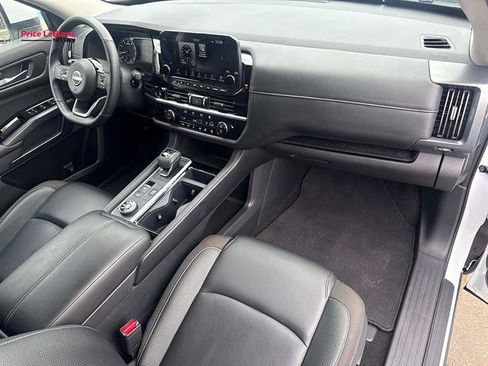 Certified 2025 Nissan Pathfinder SL AWD/4WD image 12