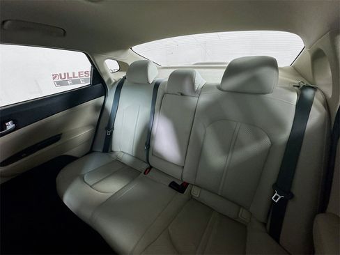 Used 2018 Kia Optima LX w/ 17" Alloy Wheels Package image 23