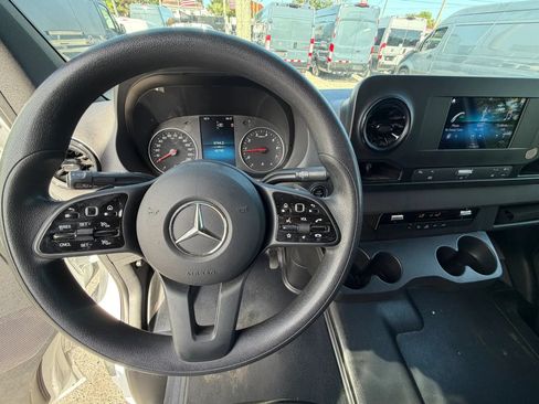 Used 2023 Mercedes-Benz Sprinter 2500 image 16